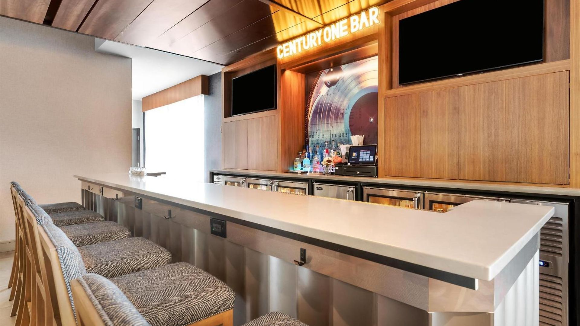 Hampton By Hilton Airport Century Place Hotel
