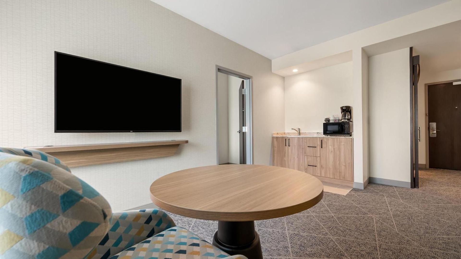 Hotel Hampton By Hilton Airport Century Place 3*