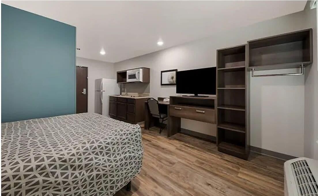 Hotel Woodspring Hermitage - Airport 3*