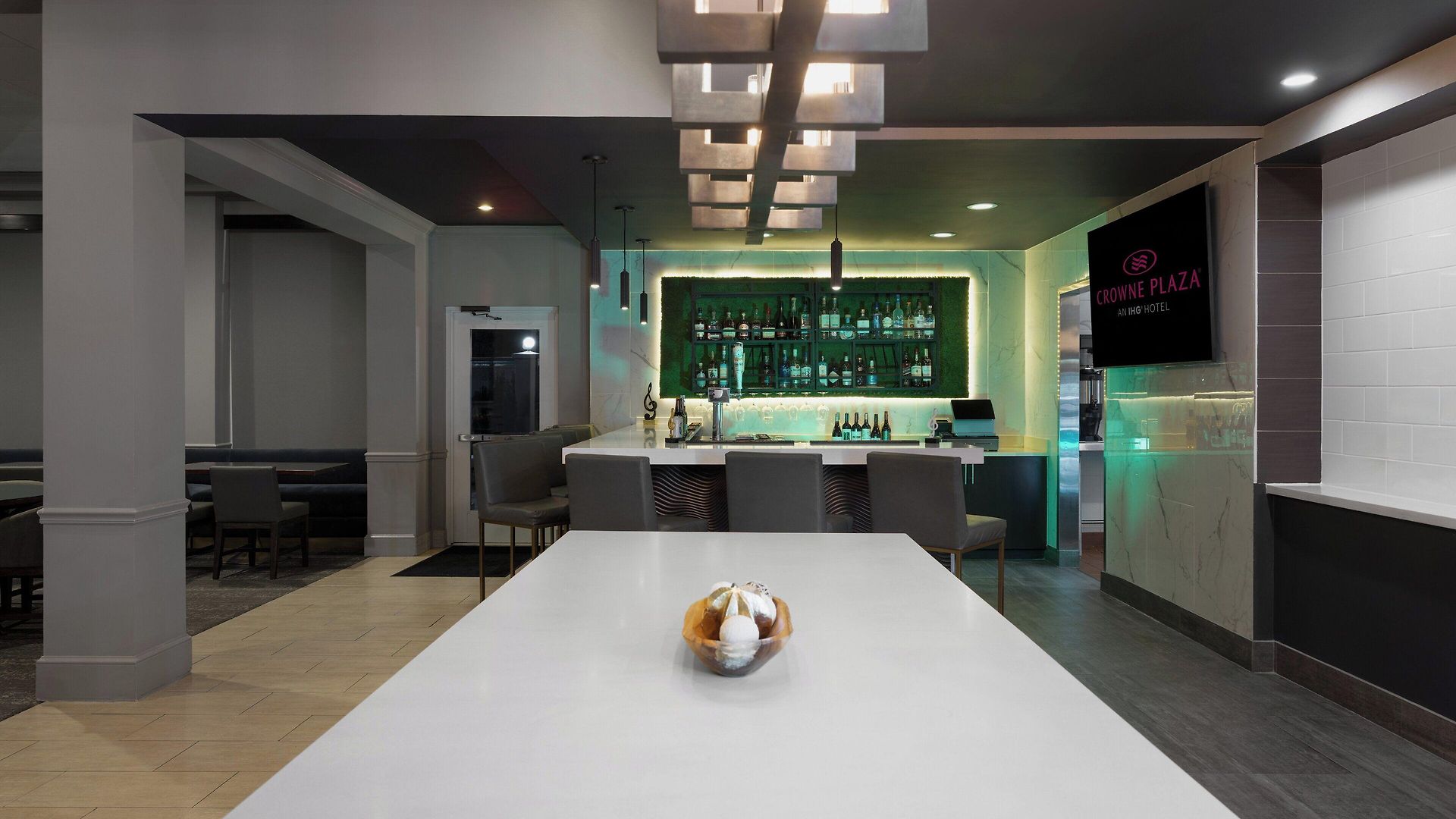 Crowne Plaza Airport By Ihg 3*