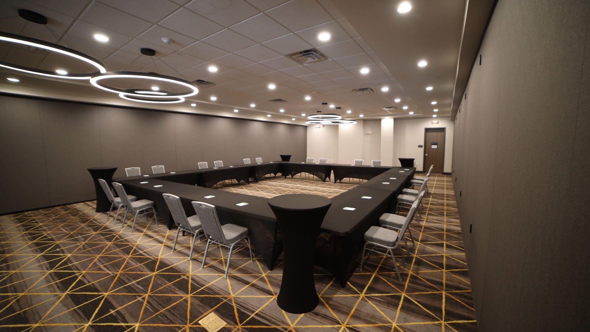 Hotel Airport By Ihg Nashville