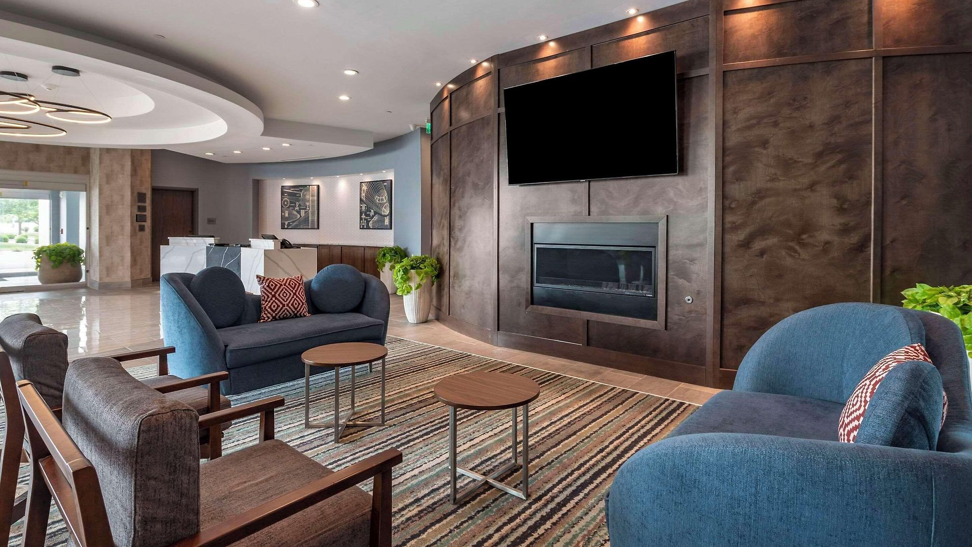 Hotel Cambria Airport 5*