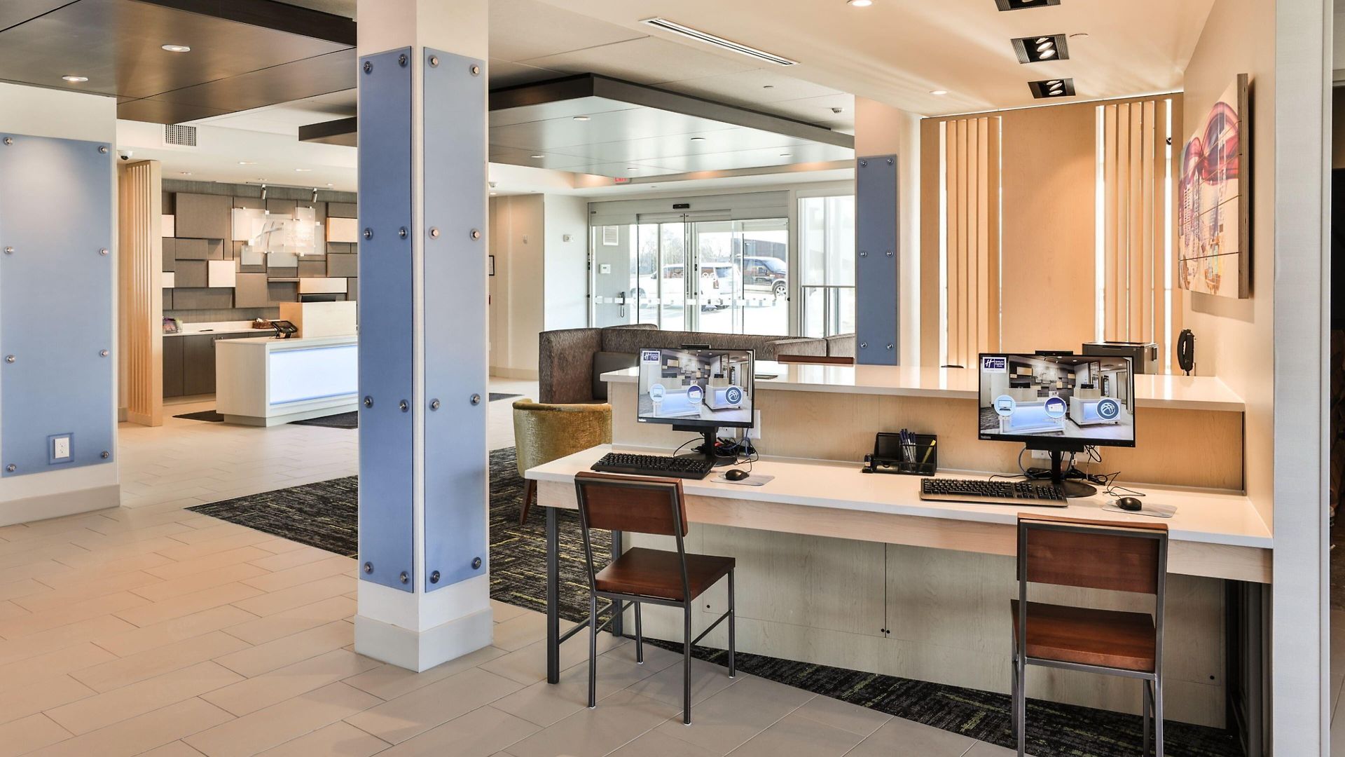 Hotel Express & - Metrocenter Downtown By Ihg