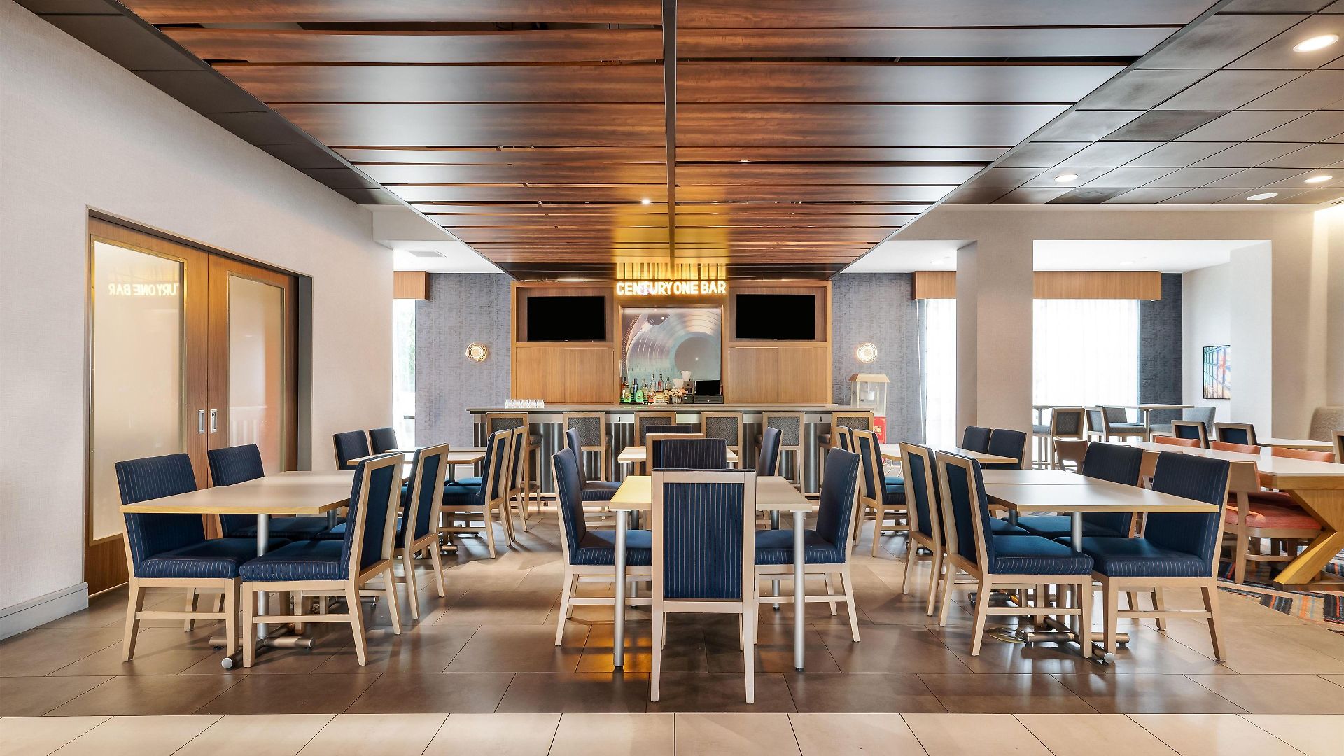 Hampton By Hilton Airport Century Place 3*