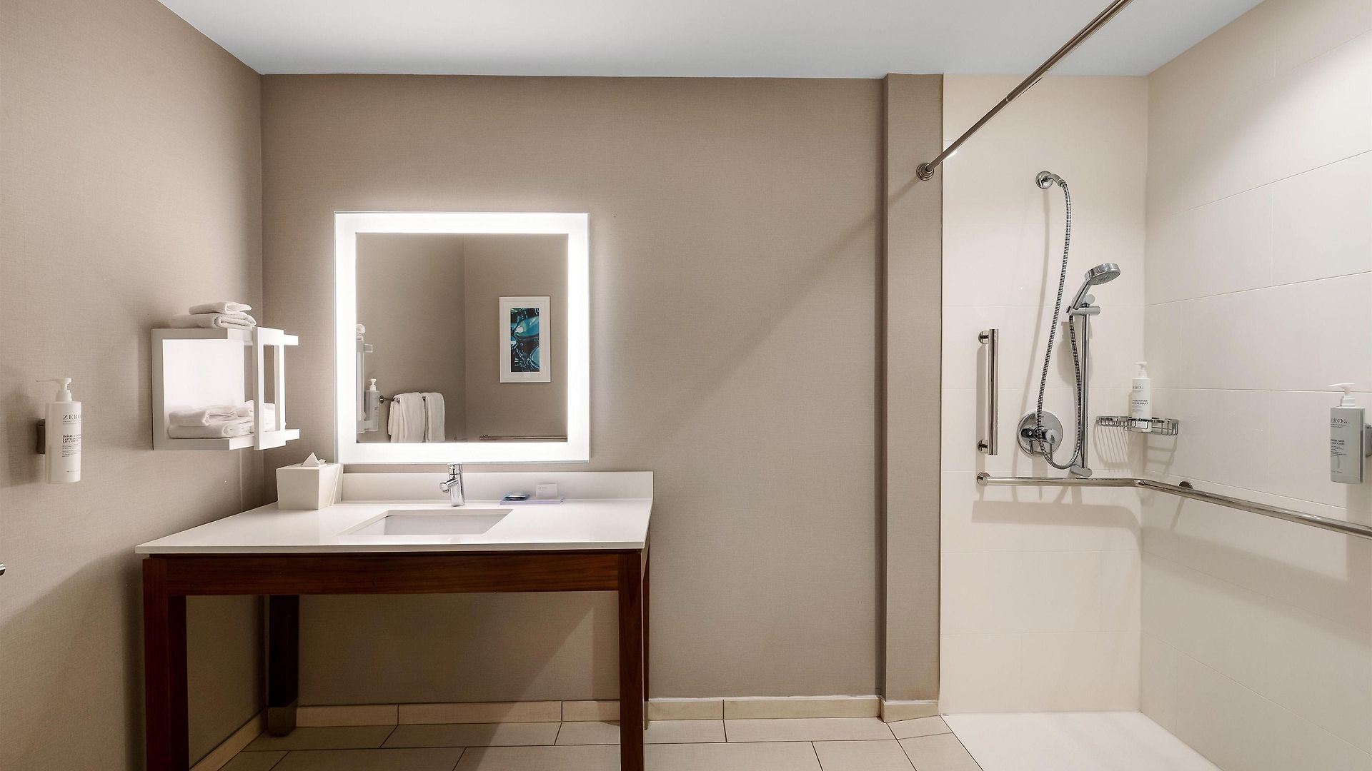 Hotel Hampton By Hilton Airport Century Place 3*