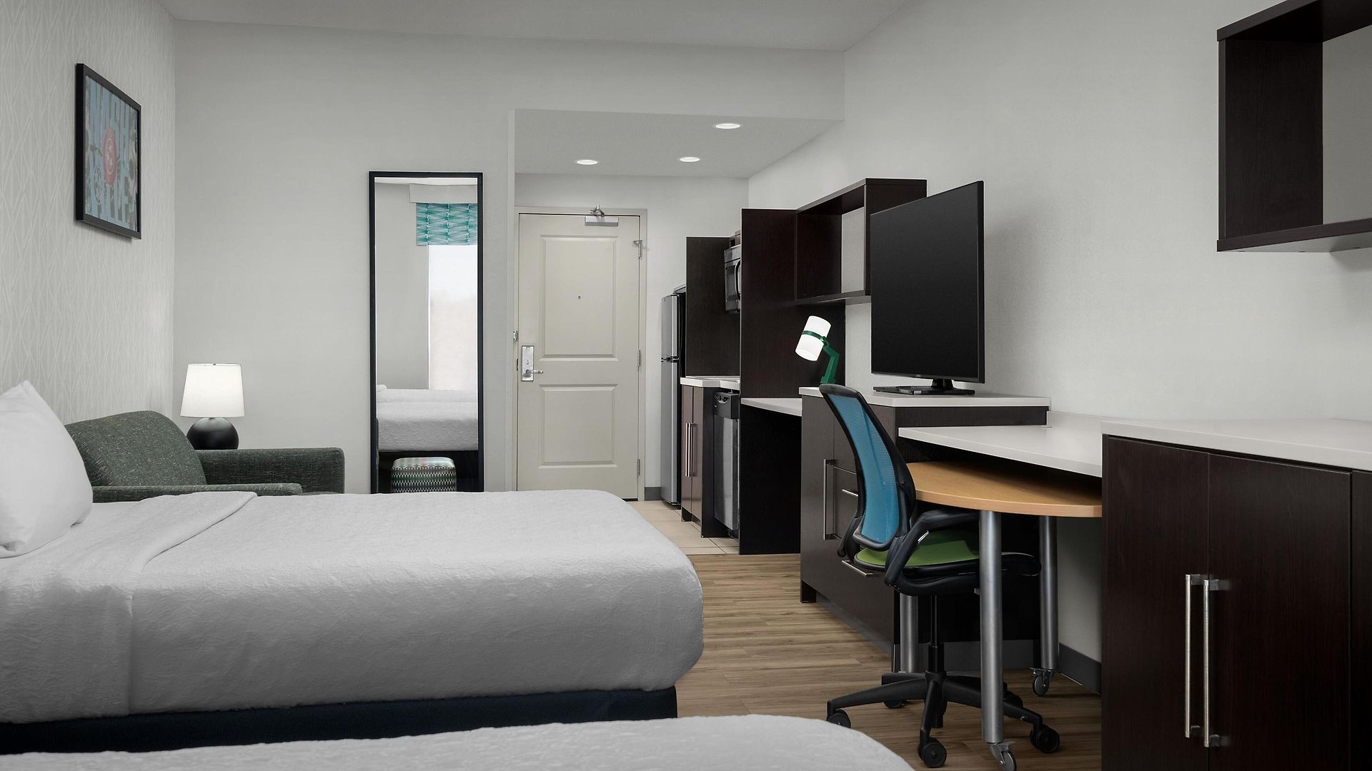 Home2 Airport Hotel 3*