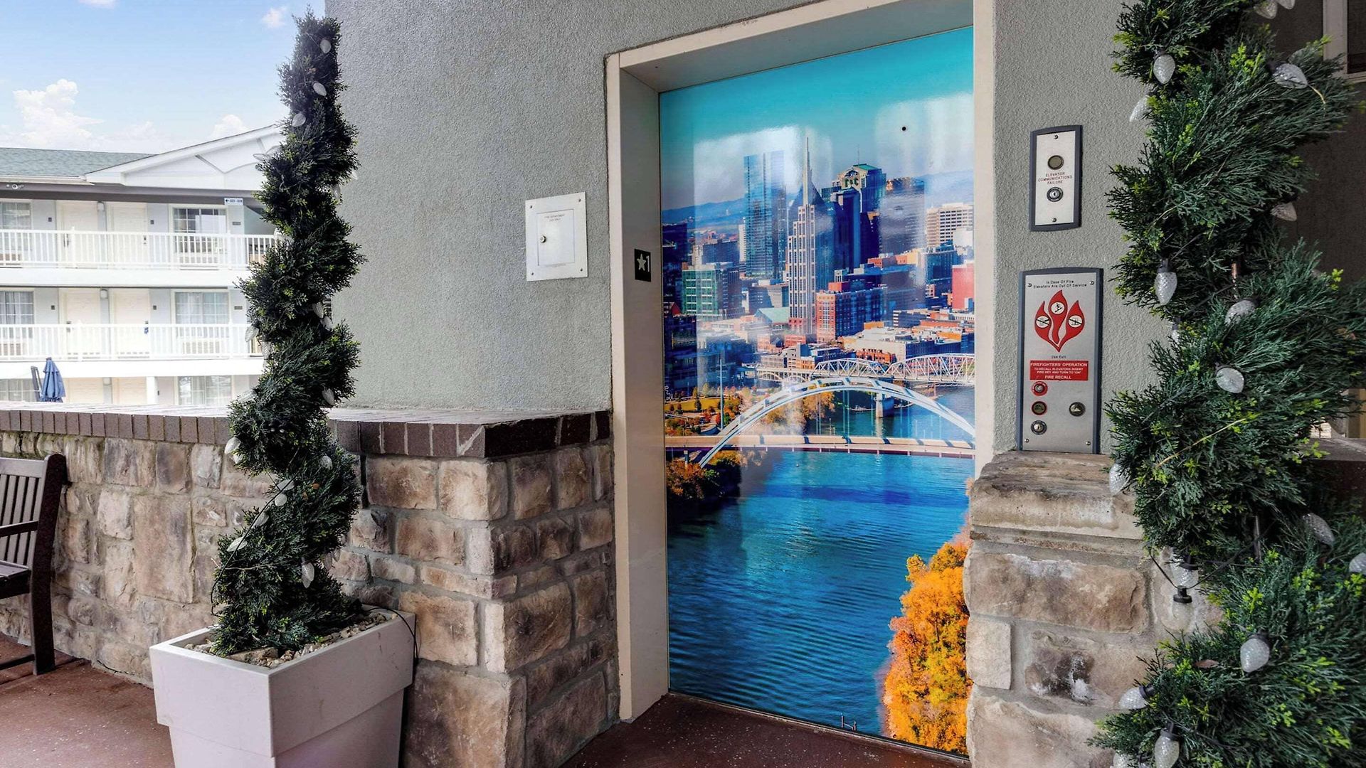Comfort Downtown - Music Center Inn 4*