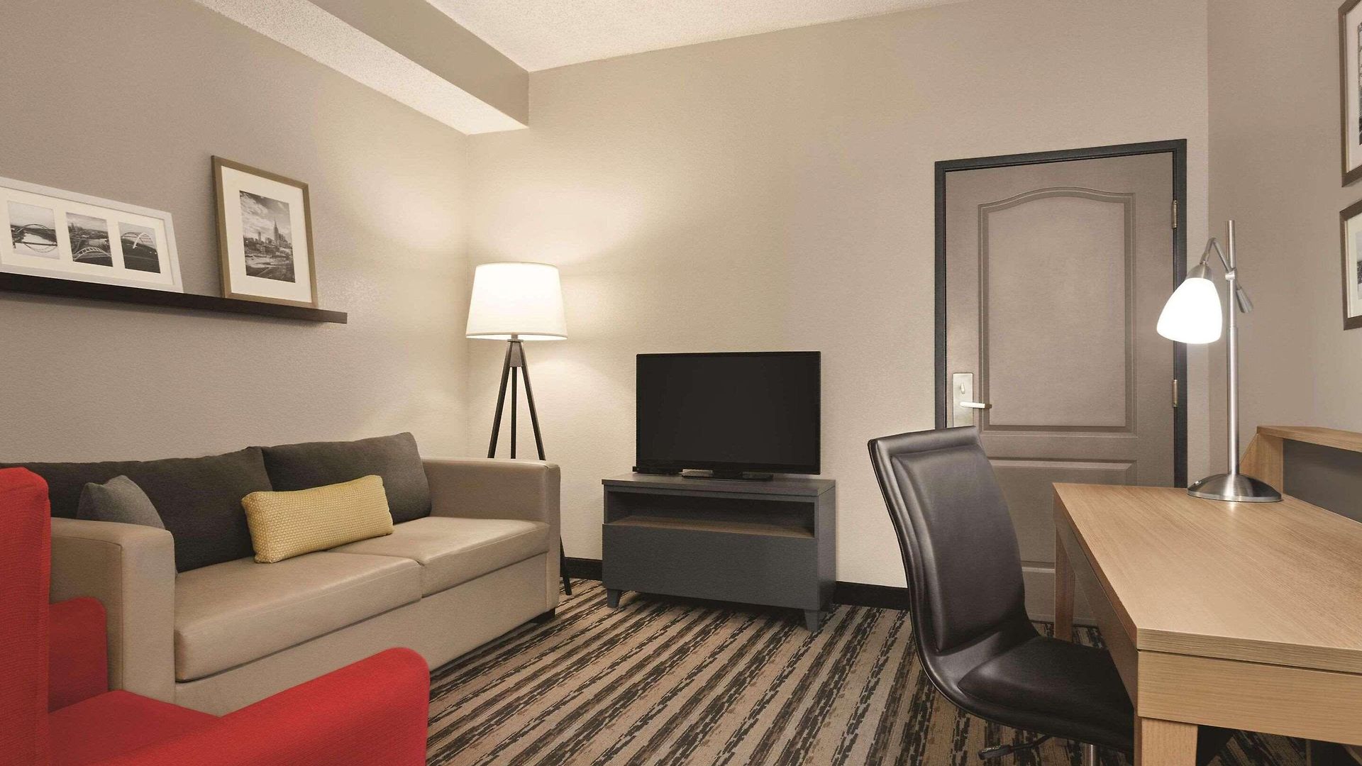 Country & By Radisson, Airport East, Tn 4*