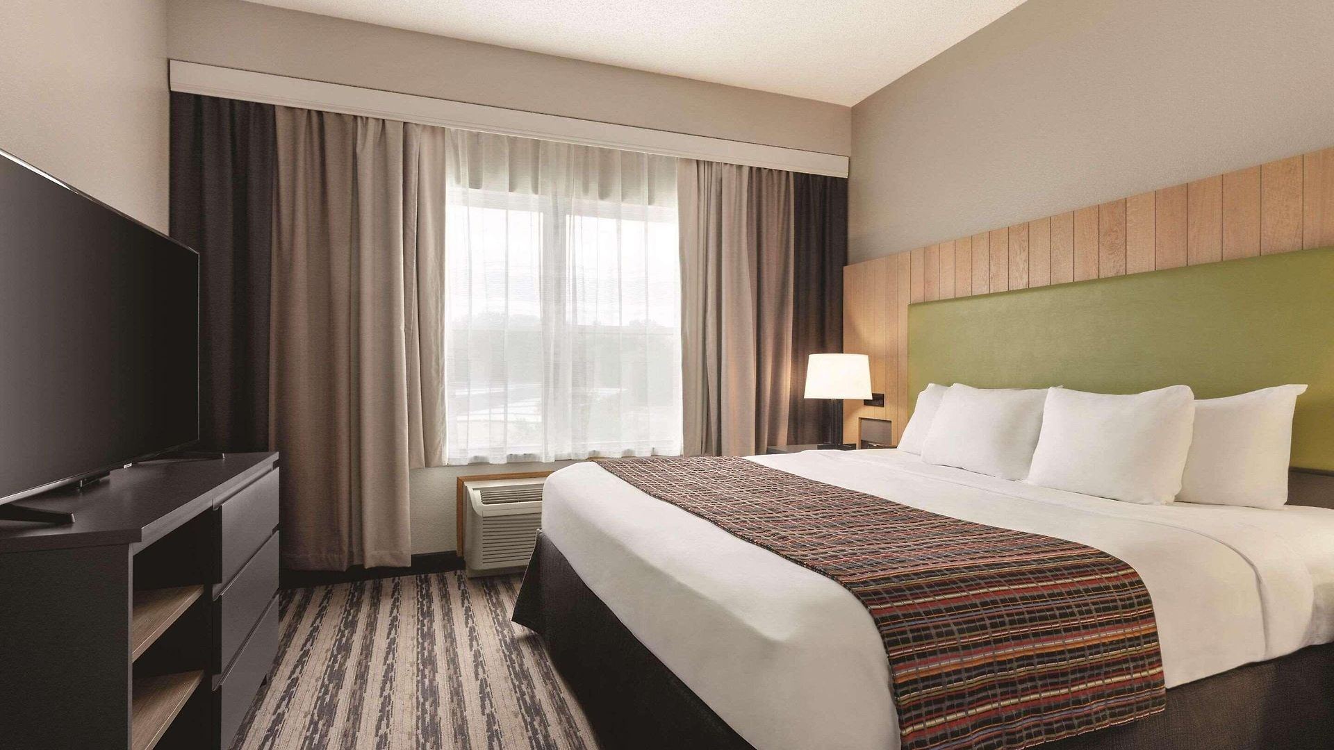 Country & By Radisson, Airport East, Tn Hotel