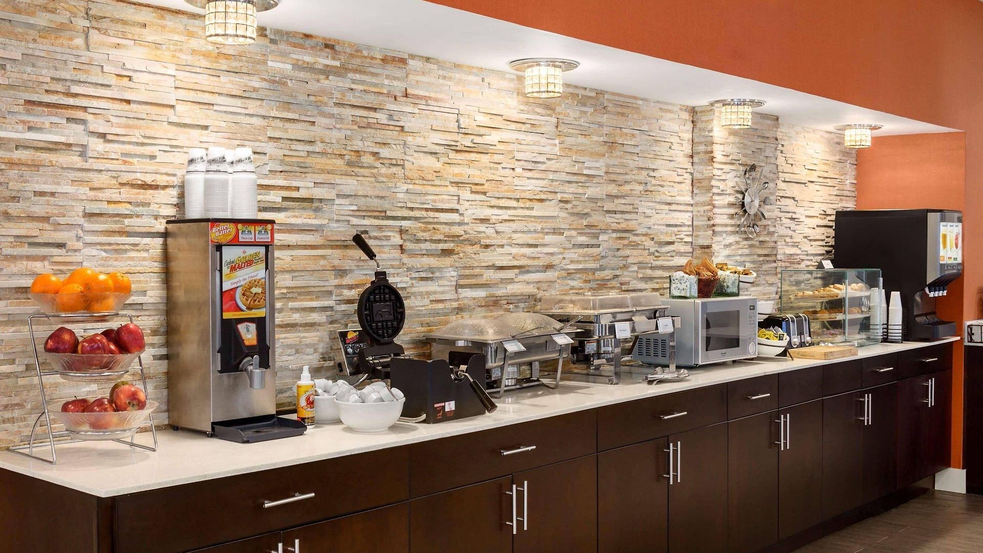 Country & By Radisson Airport Tn 4*