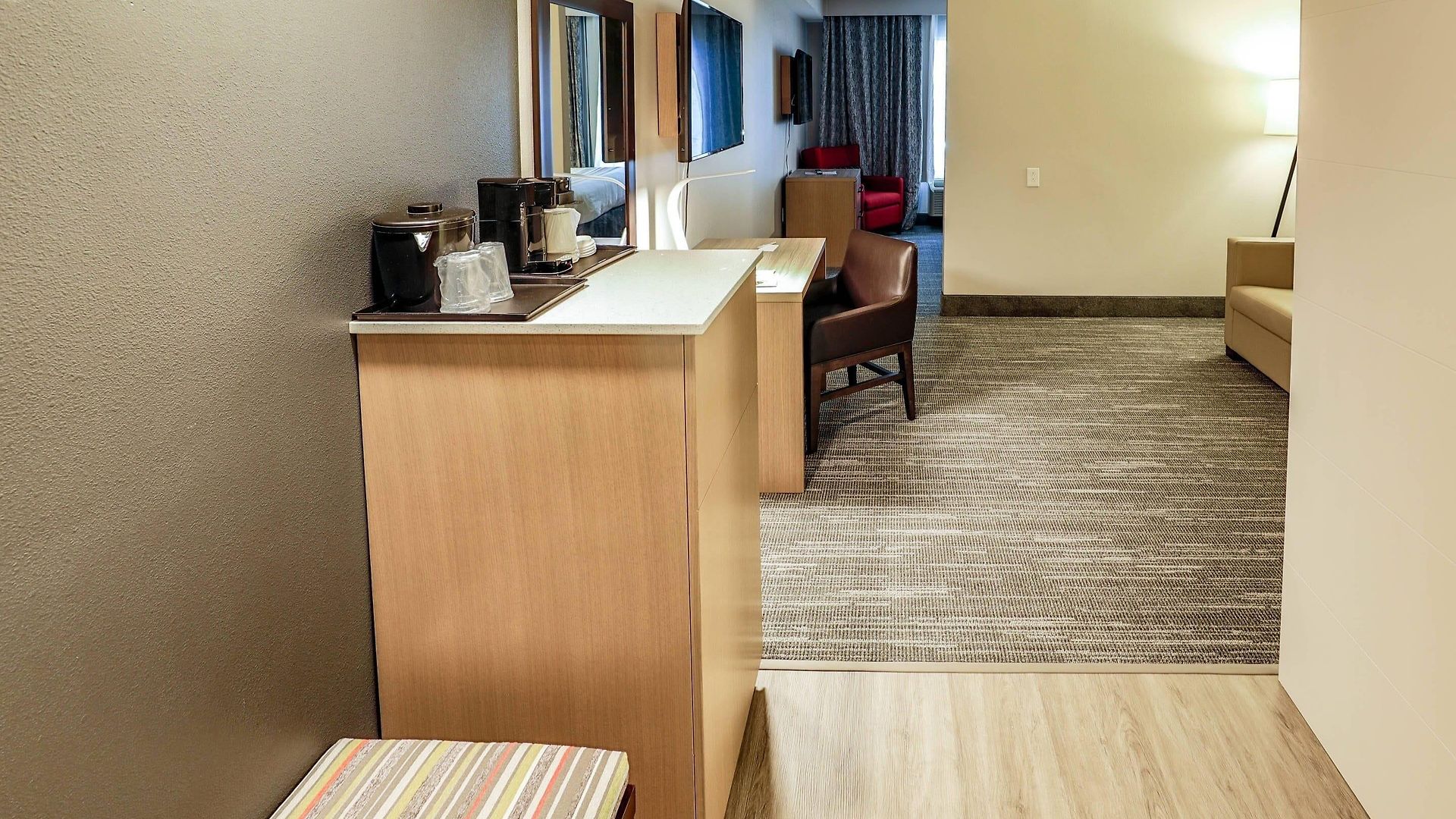 Country & By Radisson Airport Tn 4*