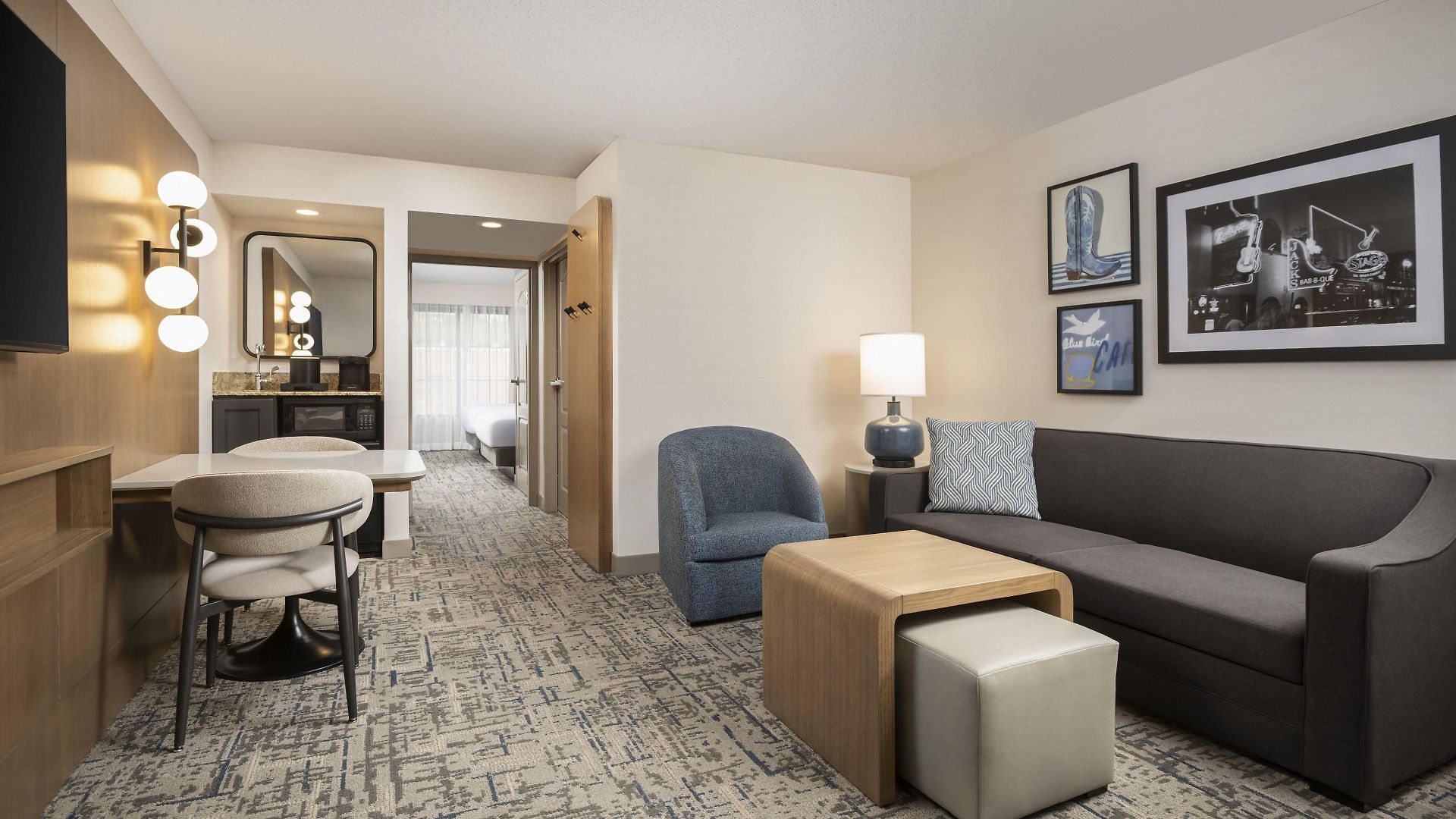 Hotel Embassy - At Vanderbilt 3*