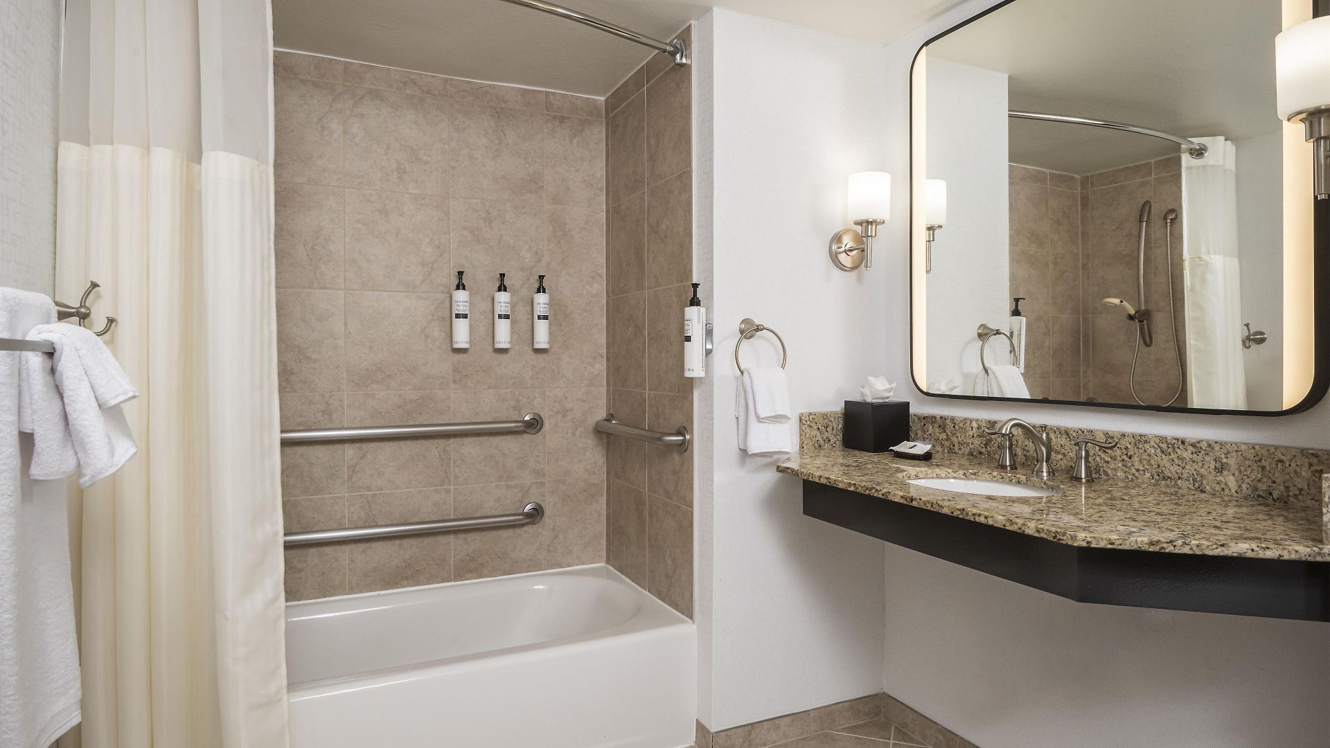 Hotel Embassy - At Vanderbilt 3*