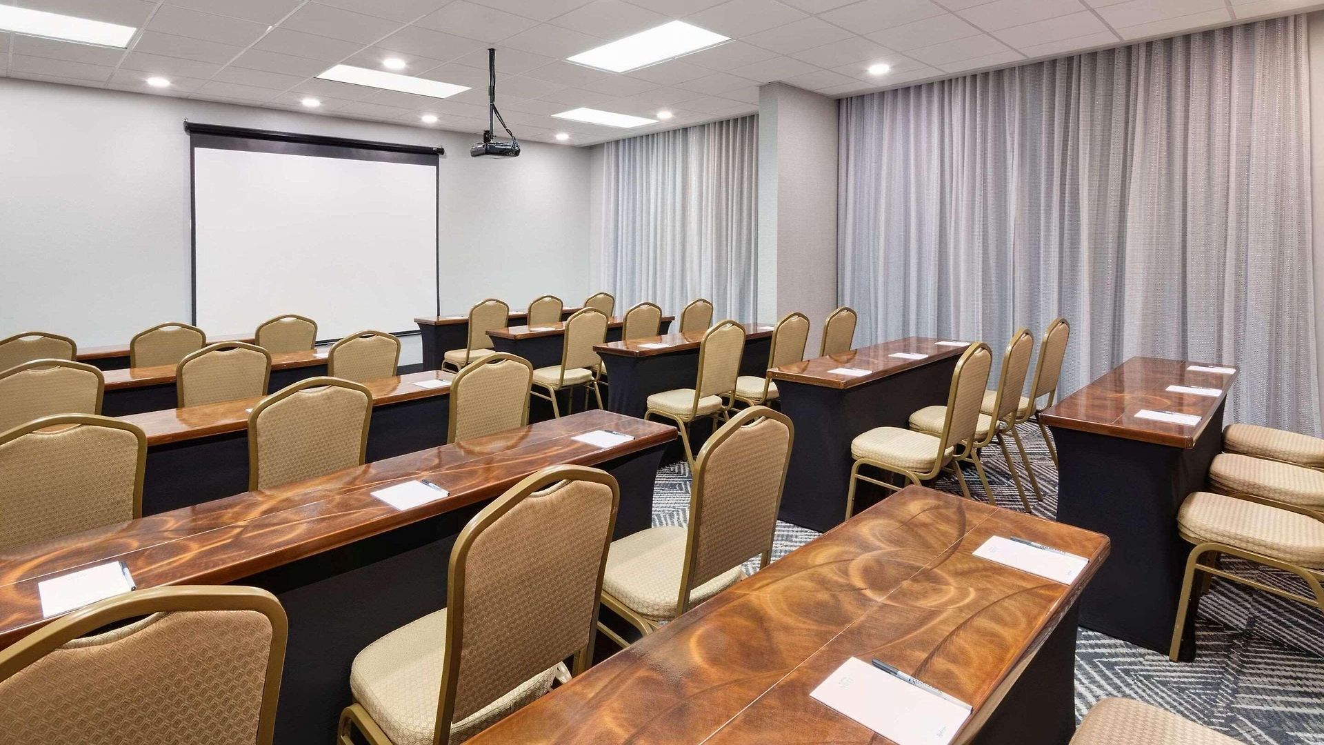 Radisson Airport Hotel 4*