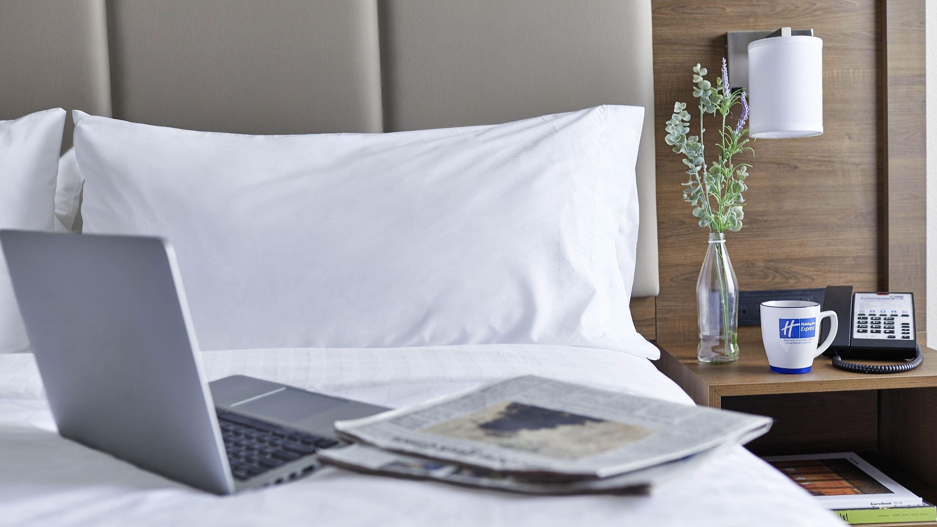 Express Nashville-downtown - Broadway By Ihg Hotel 3*