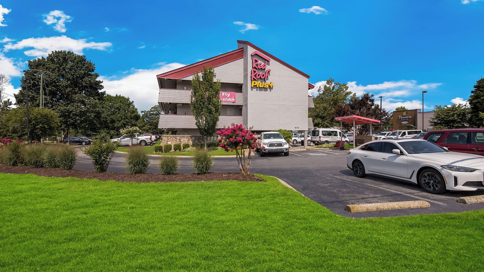 Hotel Red Roof Plus+ Airport 3*