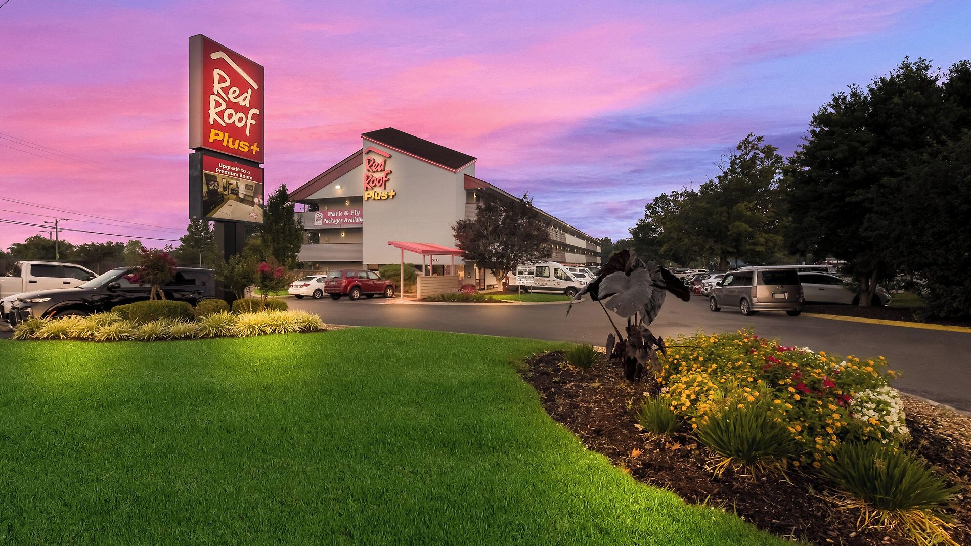 Red Roof Plus+ Airport Hotel Nashville