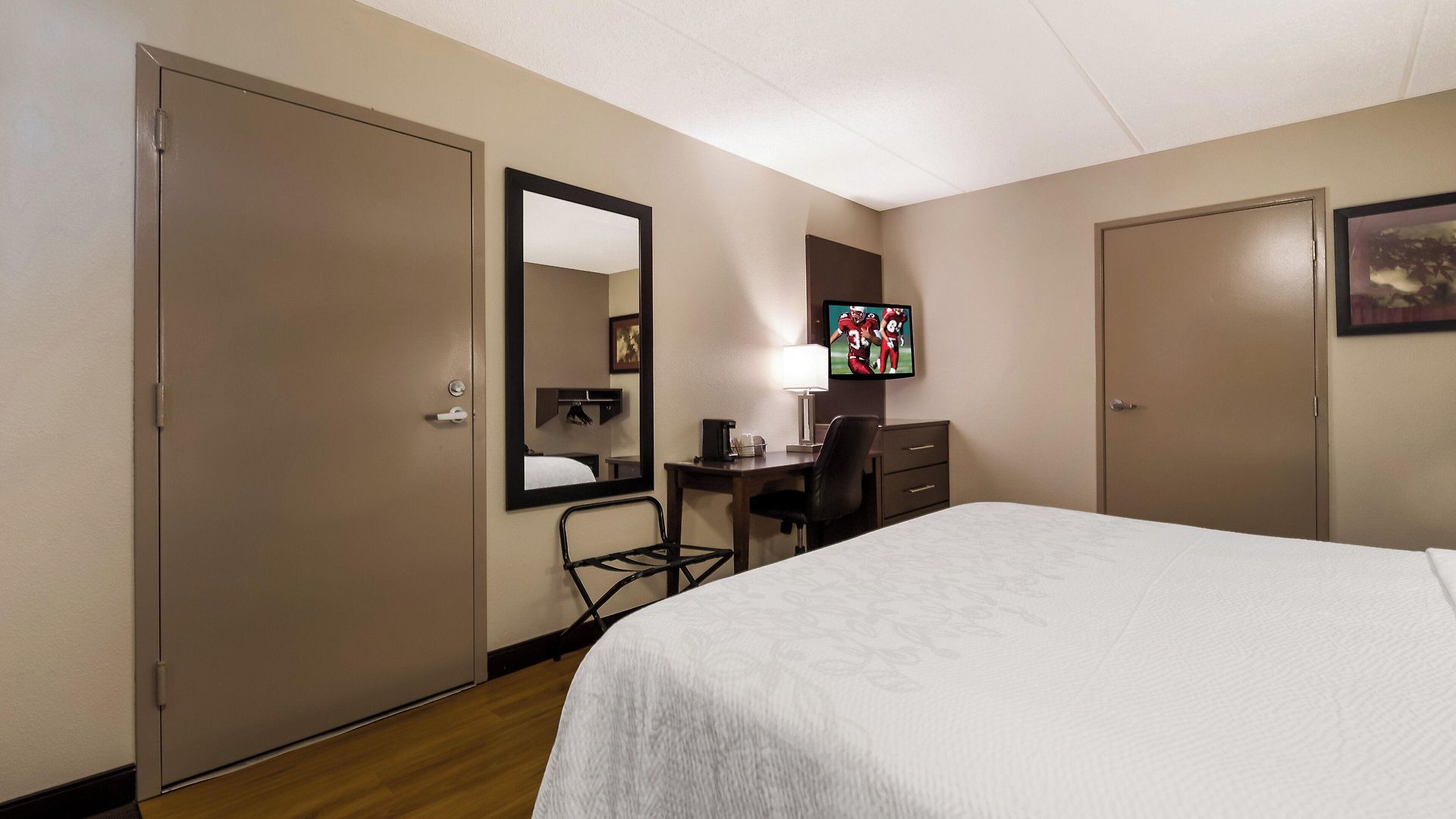 Hotel Red Roof Plus+ Airport Nashville