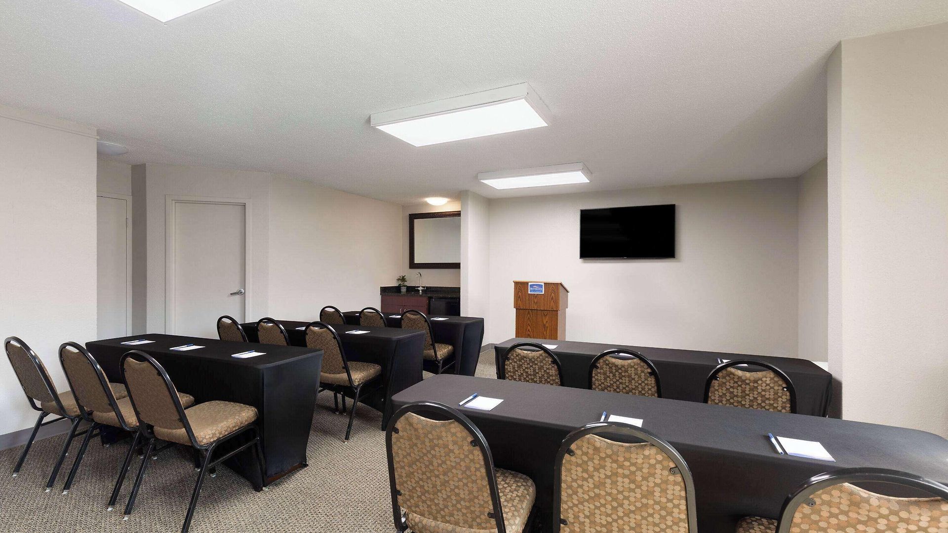 Baymont By Wyndham Airport 2*