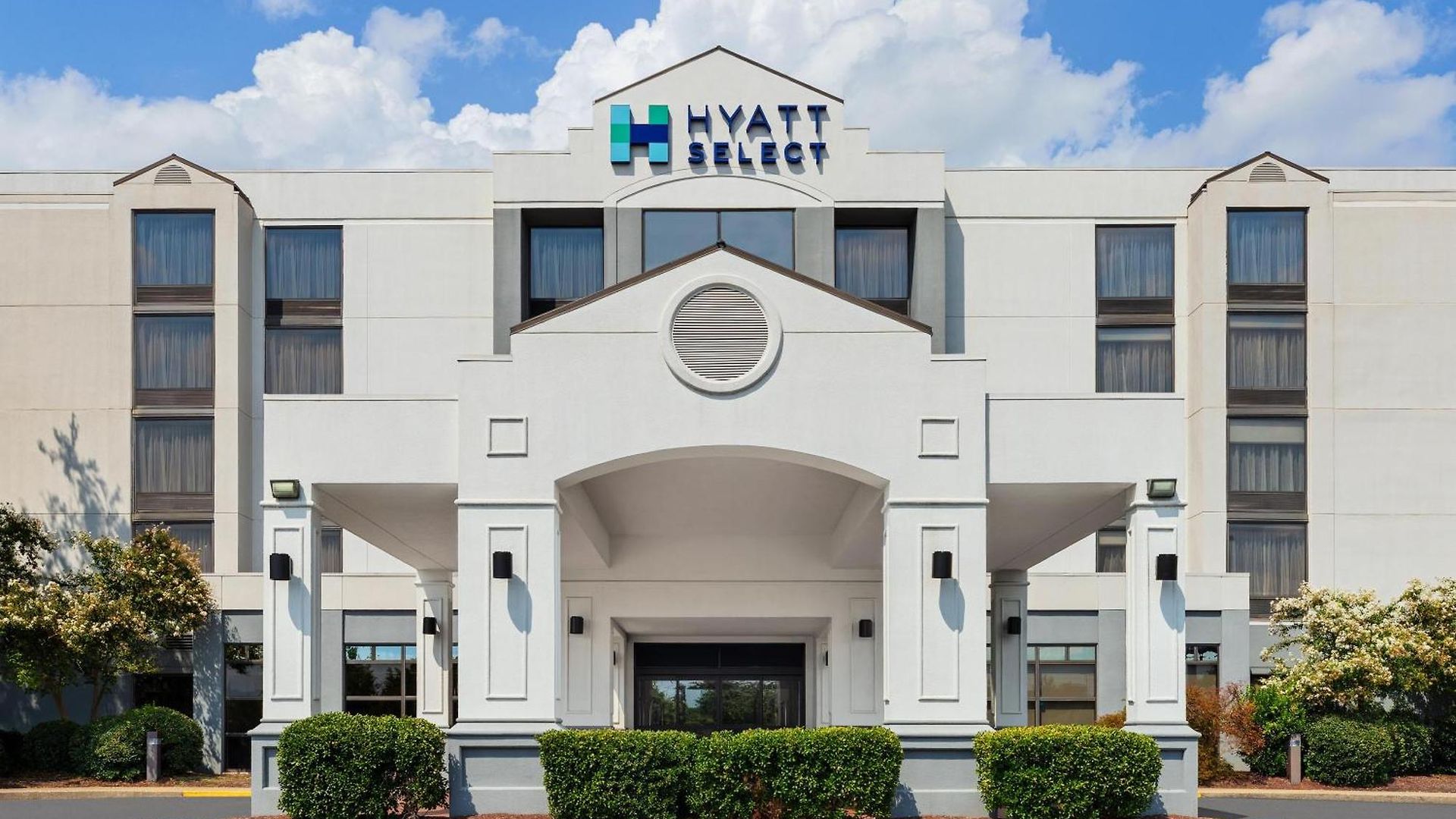 Hyatt Select Opryland 3*