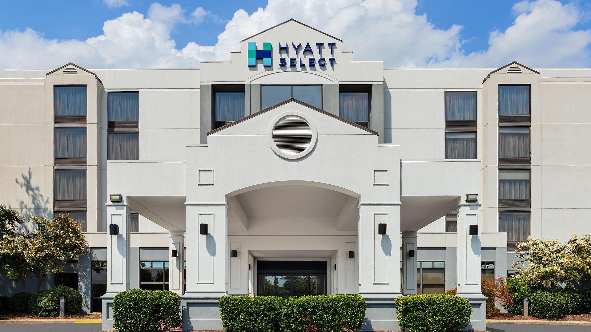 Hyatt Select Opryland 3*