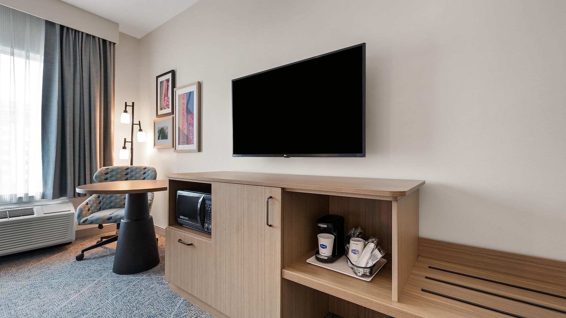 Hampton By Hilton Airport Century Place