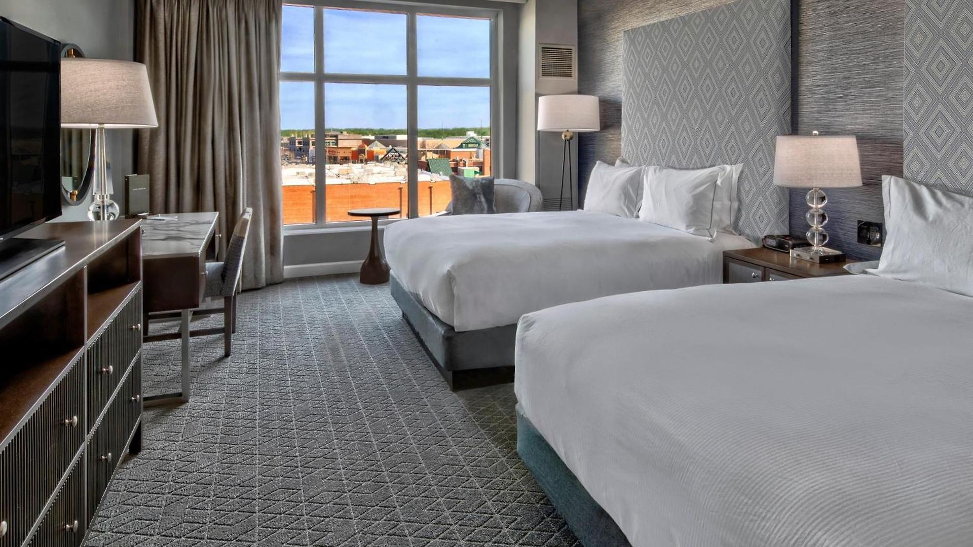 Hilton Hills Hotel 4*