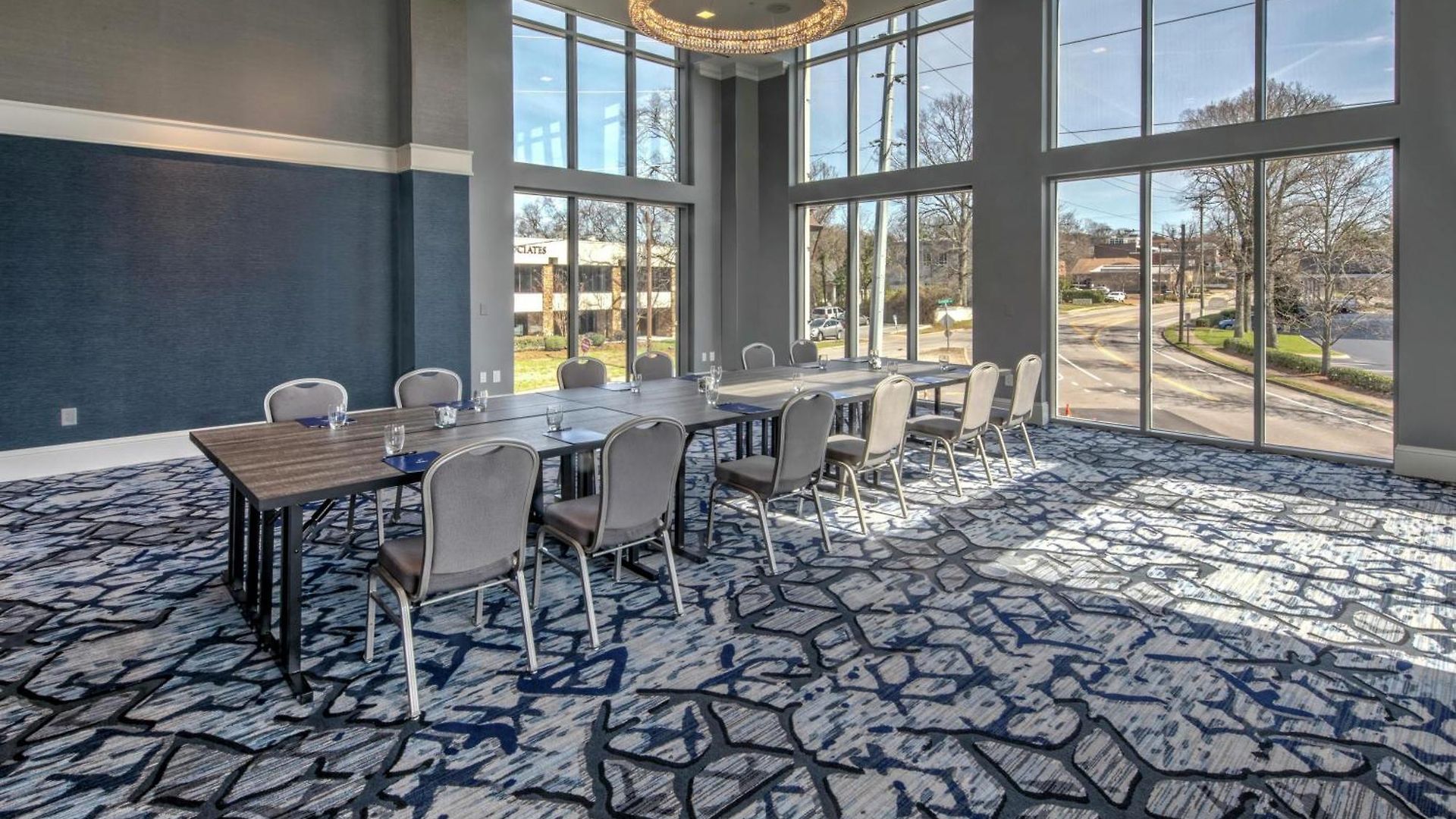 Hilton Hills 4*