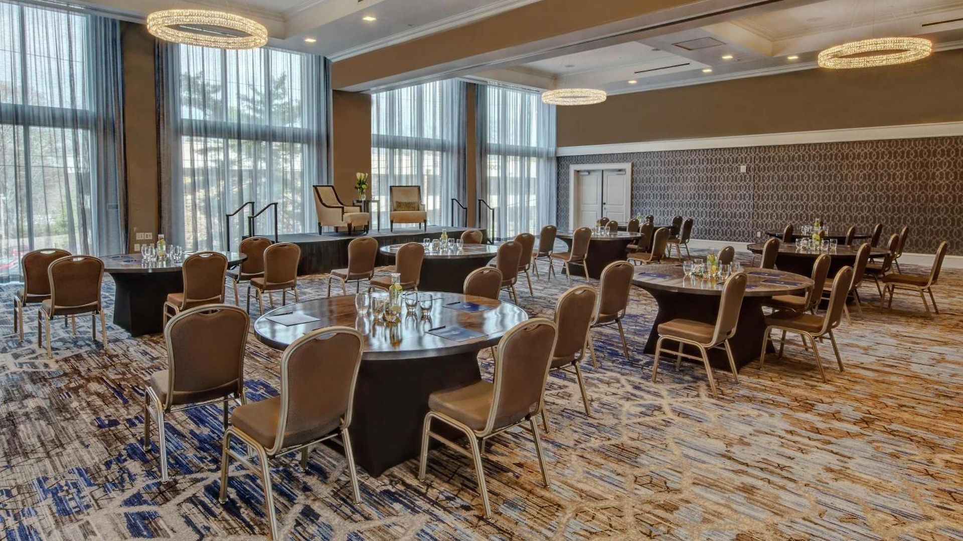 Hilton Hills Hotel 4*