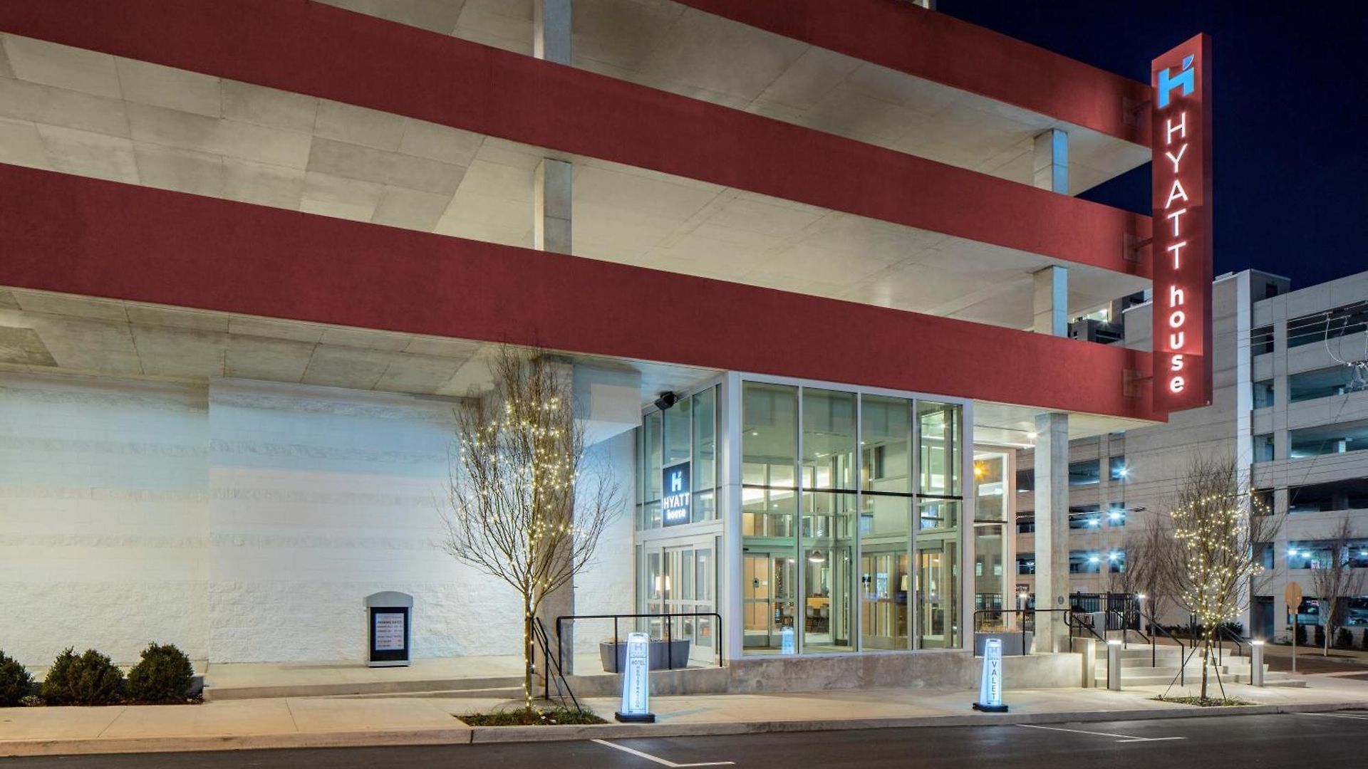 Hotel Hyatt House At Vanderbilt 3*