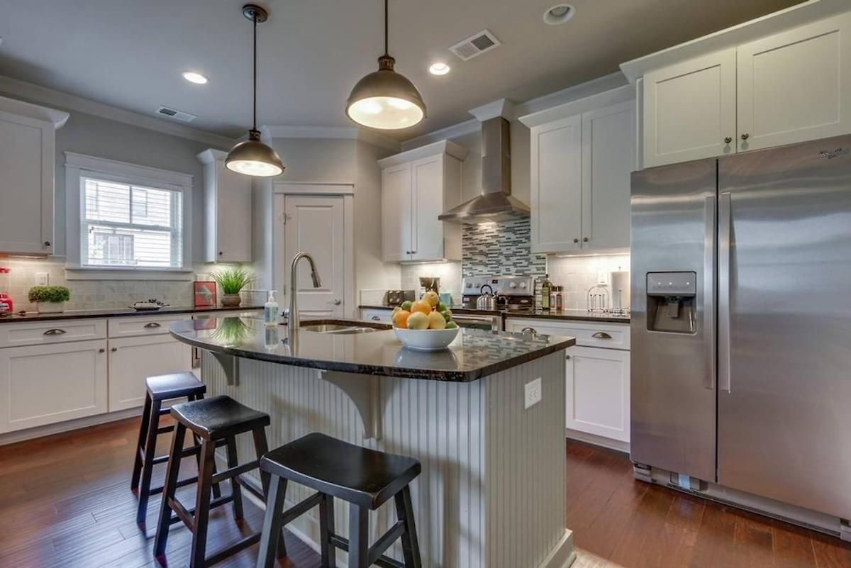Holiday home Spacious 4 King Belmont 2 Living Walk To Belmont & Vanderbilt Large Dining Table Smart Tvs Parking 24 Hr Hospitality Near Music Row & The Gulch 2 Miles To Broadway *