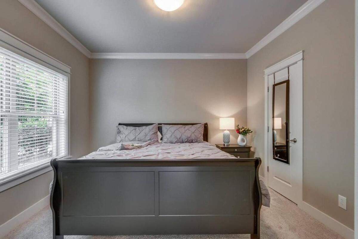 Spacious 4 King Belmont 2 Living Walk To Belmont & Vanderbilt Large Dining Table Smart Tvs Parking 24 Hr Hospitality Near Music Row & The Gulch 2 Miles To Broadway Holiday home *