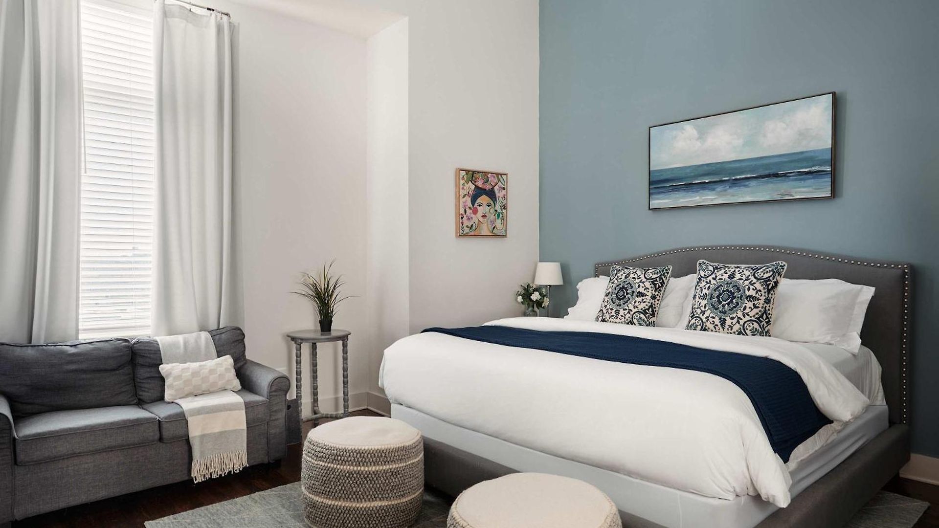 Holiday home Rooftop, Karaoke & Game Garage In East - 10 Min To Nissan Stadium, Garage, Ping Pong, Karaoke, Axe Throwing, Shuffleboard, 10 Mins To Broadway, 5 Mins To Five Points, Perfect For Bachelors Or Bachelorettes, 24 Hr Hospitality Nashville