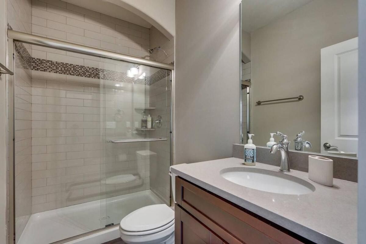 Holiday home Spacious 4 King Belmont 2 Living Walk To Belmont & Vanderbilt Large Dining Table Smart Tvs Parking 24 Hr Hospitality Near Music Row & The Gulch 2 Miles To Broadway