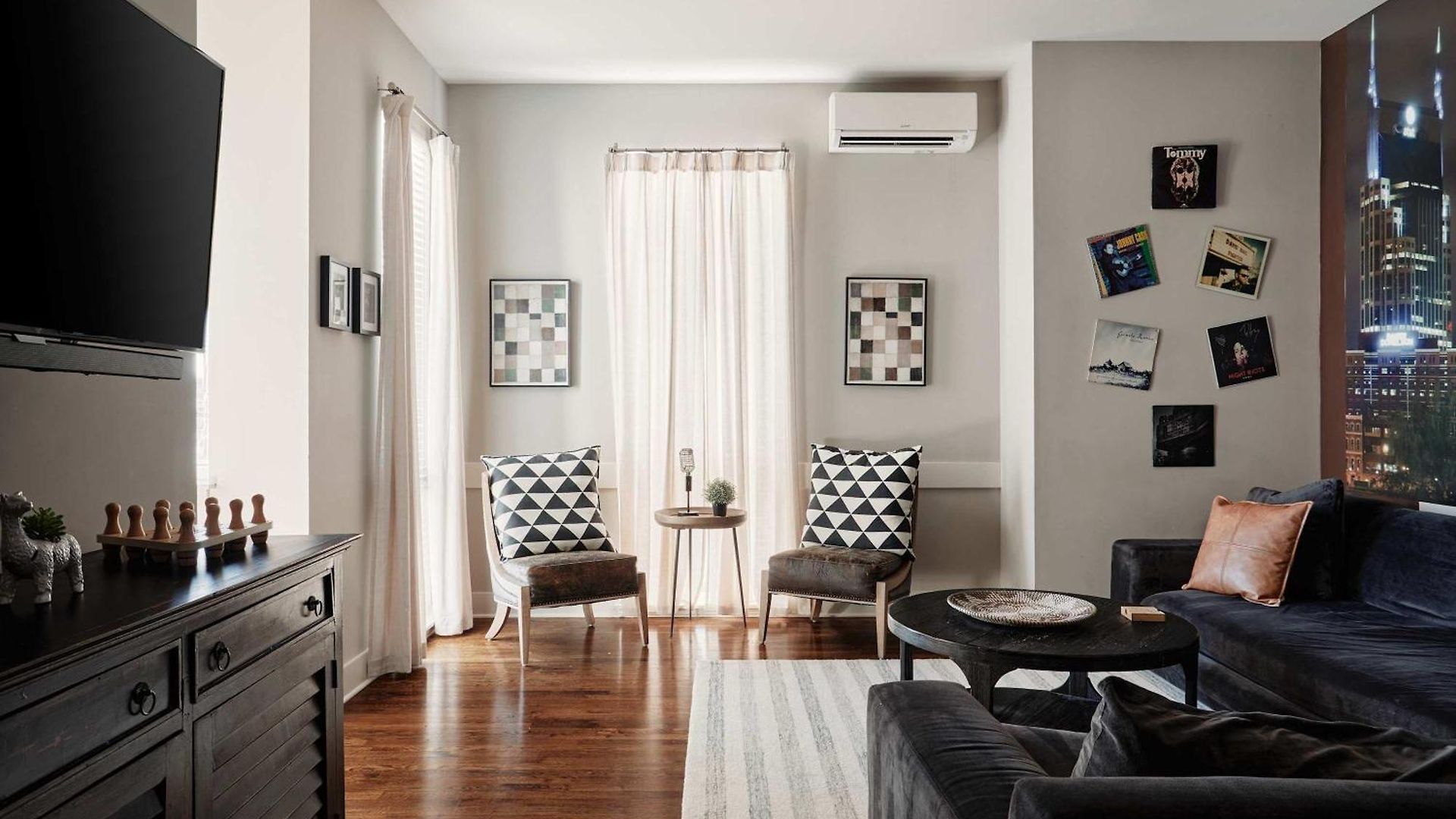 Rooftop, Karaoke & Game Garage In East - 10 Min To Nissan Stadium, Garage, Ping Pong, Karaoke, Axe Throwing, Shuffleboard, 10 Mins To Broadway, 5 Mins To Five Points, Perfect For Bachelors Or Bachelorettes, 24 Hr Hospitality Nashville