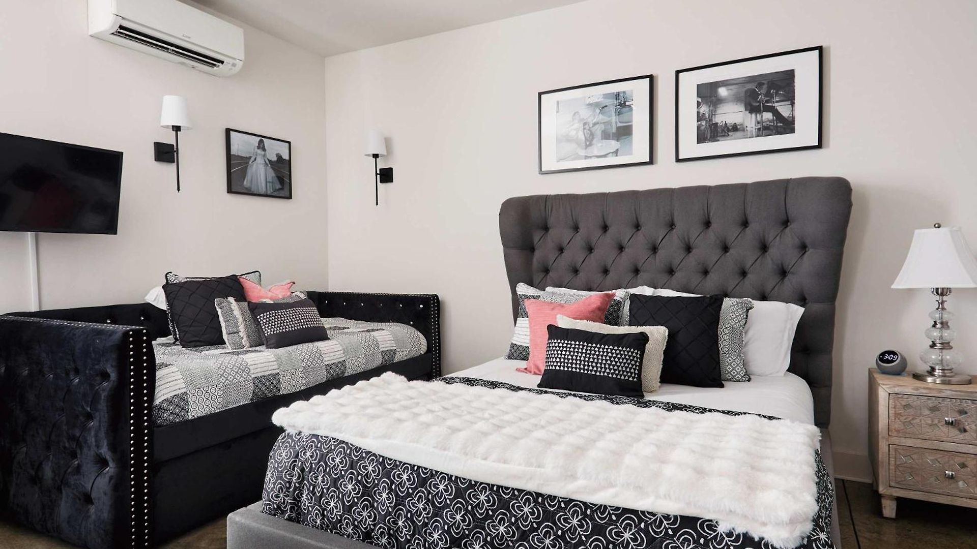 Holiday home Rooftop, Karaoke & Game Garage In East - 10 Min To Nissan Stadium, Garage, Ping Pong, Karaoke, Axe Throwing, Shuffleboard, 10 Mins To Broadway, 5 Mins To Five Points, Perfect For Bachelors Or Bachelorettes, 24 Hr Hospitality