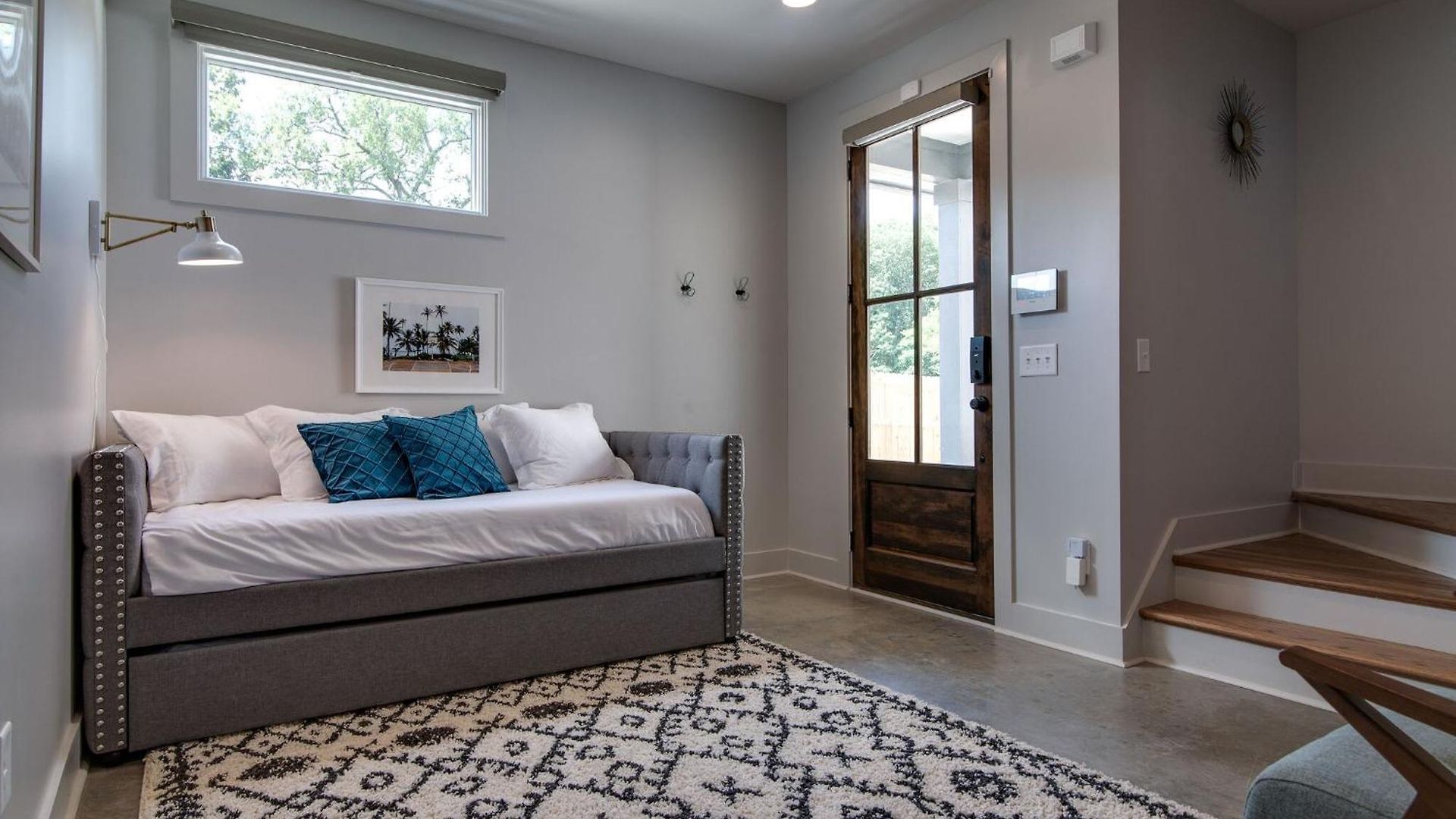 Holiday home Modern East Gem, Walk To Local Favorites, Cozy Den, Workspace & Smart Tvs, Fully Equipped Kitchen, Garage & Fast Wifi, Near Mas Tacos, Rosepepper & Five Points, 10 Min To Broadway & Nissan Stadium, 24 Hr Hospitality Nashville