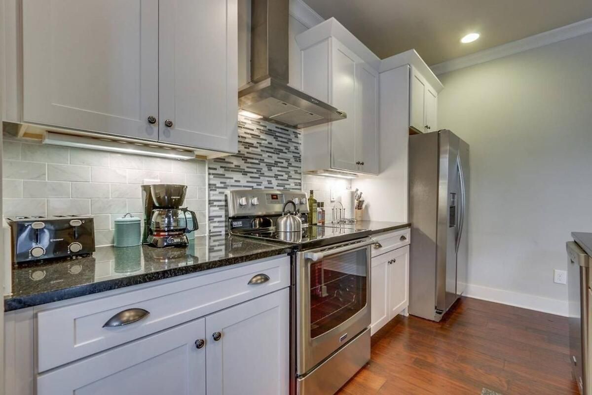 Holiday home Spacious 4 King Belmont 2 Living Walk To Belmont & Vanderbilt Large Dining Table Smart Tvs Parking 24 Hr Hospitality Near Music Row & The Gulch 2 Miles To Broadway