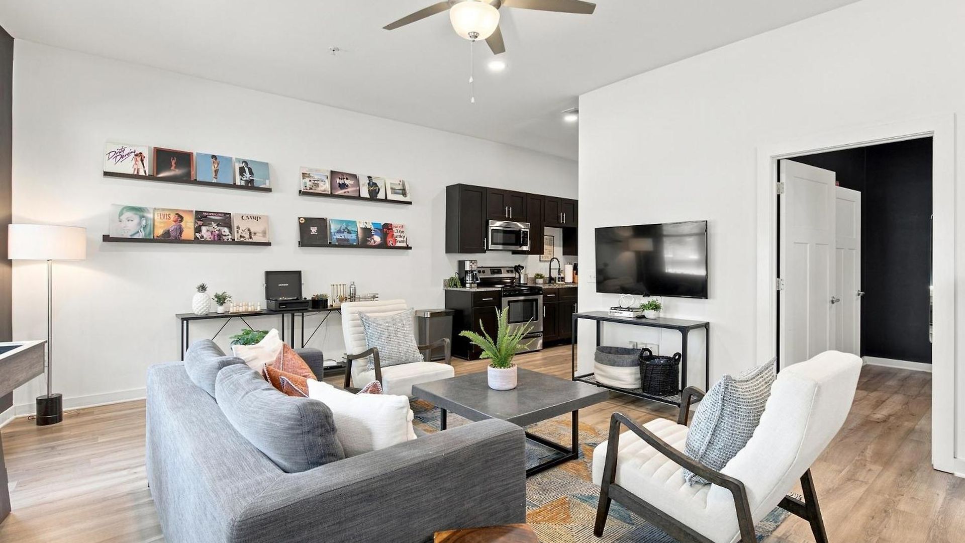 Walk To Vanderbilt And Belmont - Shuffle Board And Free Parking Holiday home Nashville