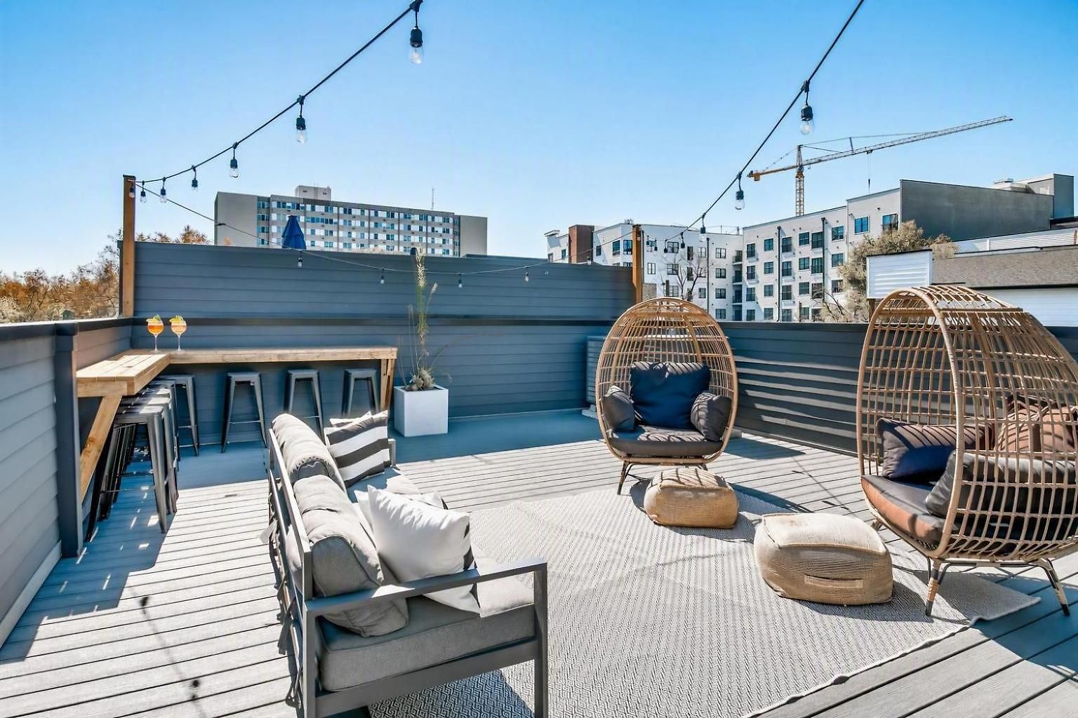 Close To The Gulch - Book Today