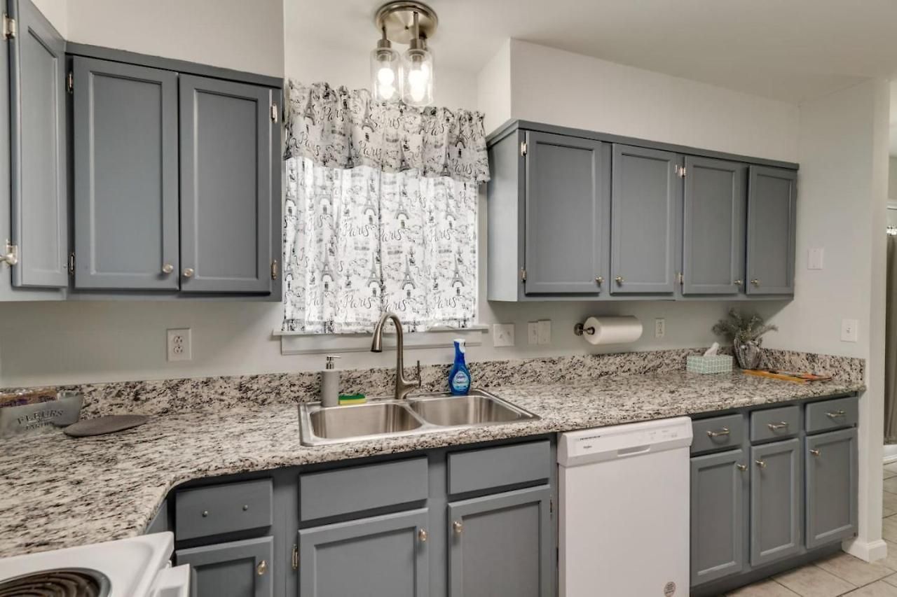 Apartment Beautiful 3 Bedroom- Free Parking 2m To Broadway