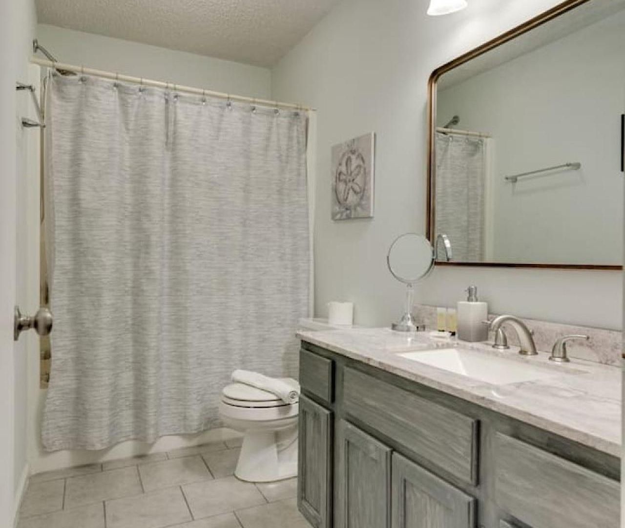 Beautiful 3 Bedroom- Free Parking 2m To Broadway