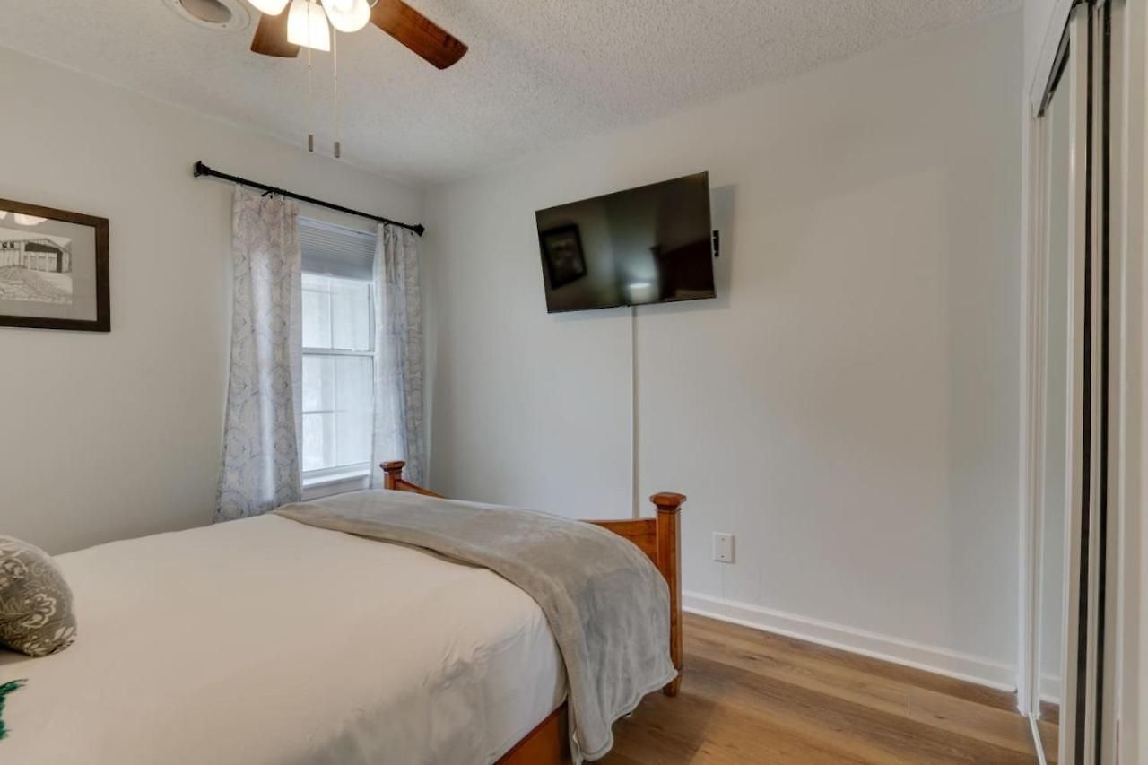 Beautiful 3 Bedroom- Free Parking 2m To Broadway Apartment *