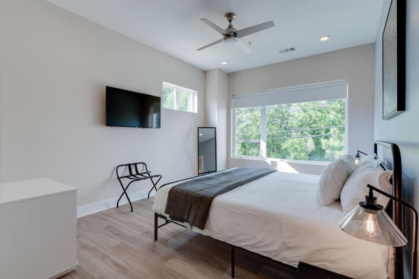 Apartment Prime West End 2br W, Sauna And Balcony Near Vandy! Nashville