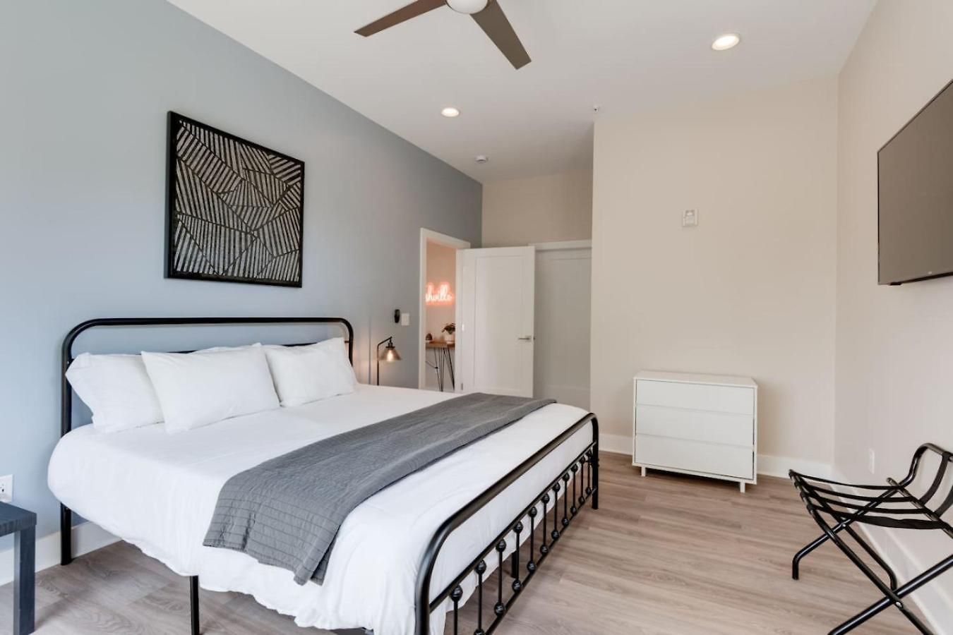 Prime West End 2br W, Sauna And Balcony Near Vandy!