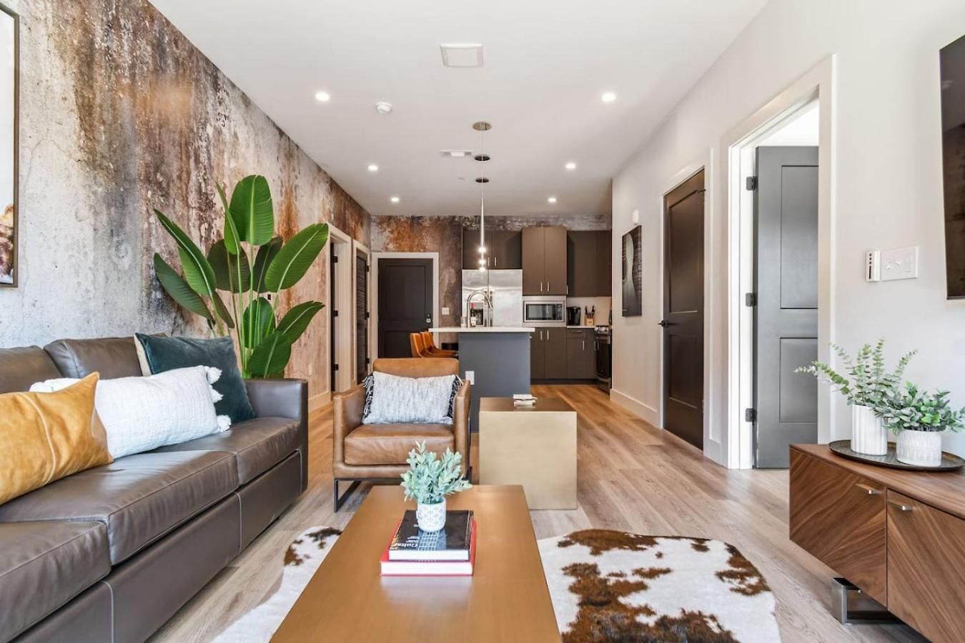 Holiday home Walk To Nightlife, Vanderbilt, Minutes To Broadway *