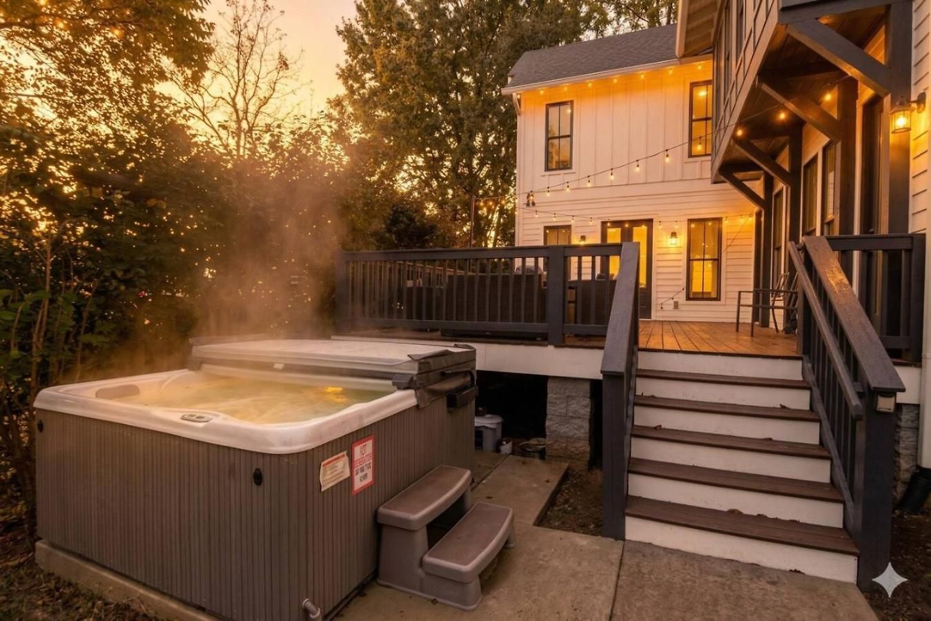 Large Grand East Nash 4br Hot Tub Holiday home Nashville