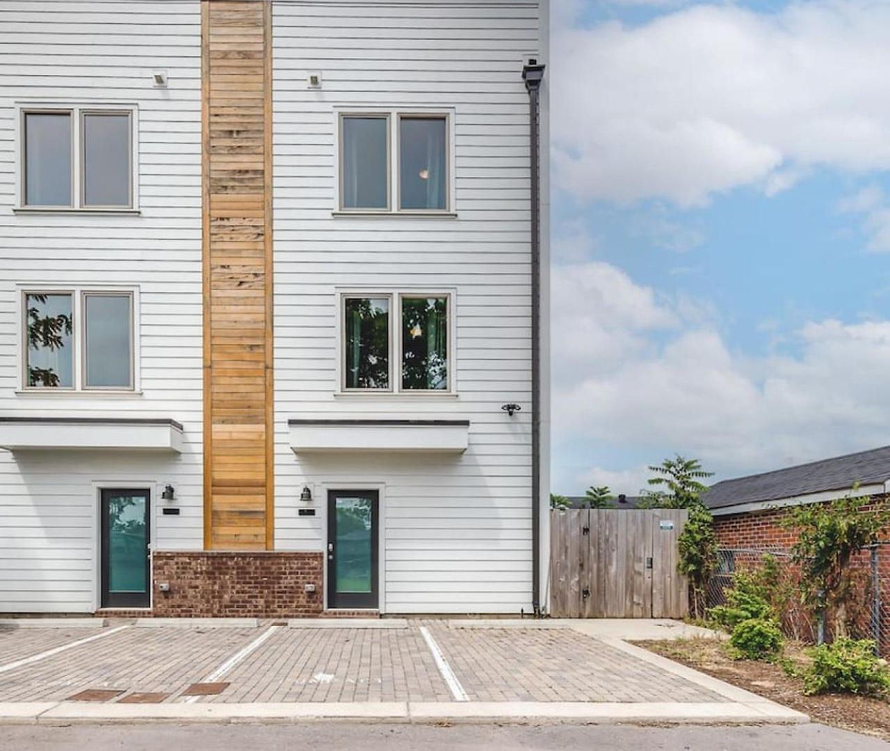 Holiday home 4br/5ba Rooftop Bar | Sleeps 12 | 1 Mi To Nissan Nashville