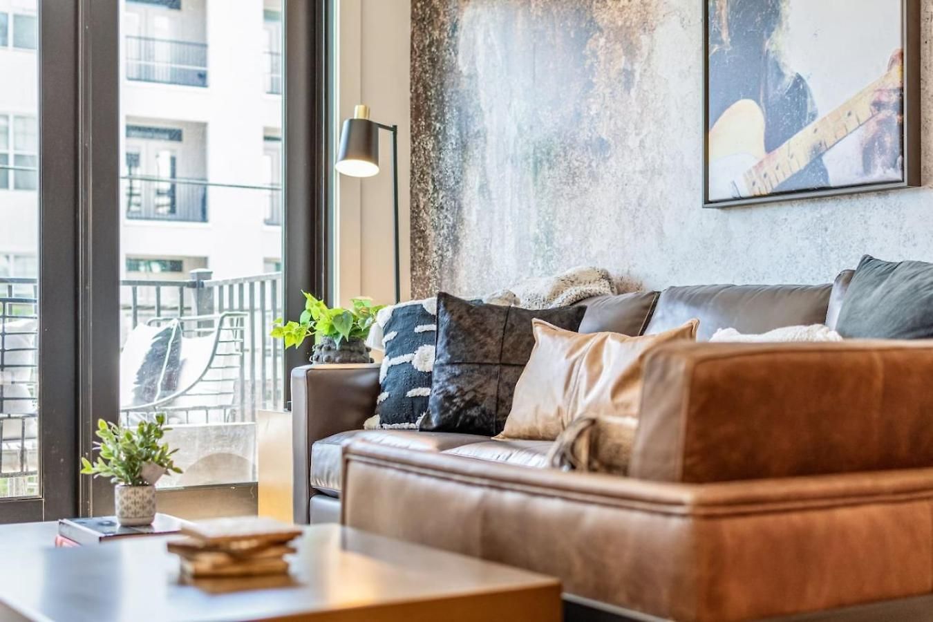 Walk To Nightlife, Vanderbilt, Minutes To Broadway Holiday home Nashville