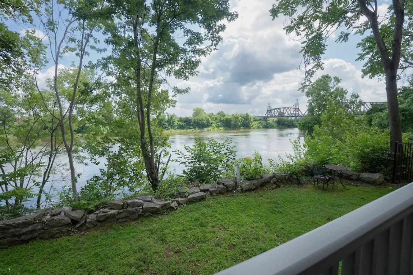 Holiday home Riverfront Oasis Pool King Bed Walk To Broadway